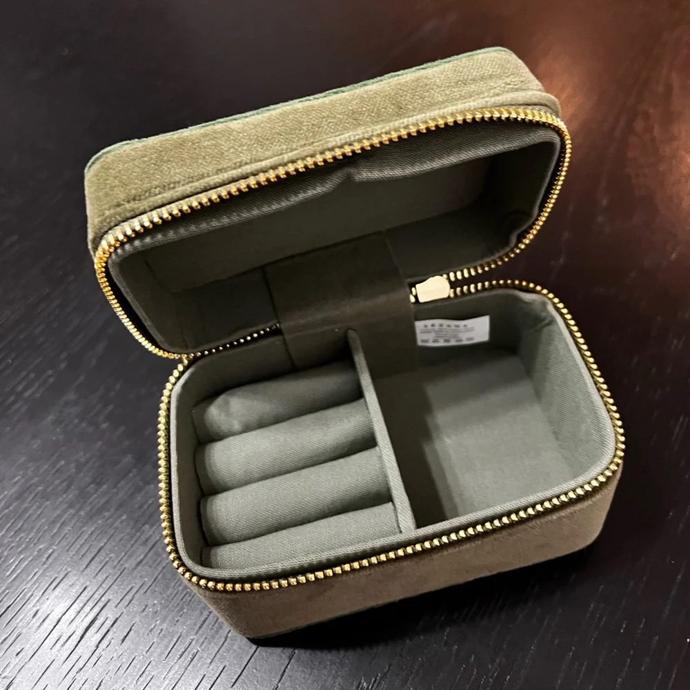 NEW Sézane Velvet Jewelry Box - Picture 3 of 3